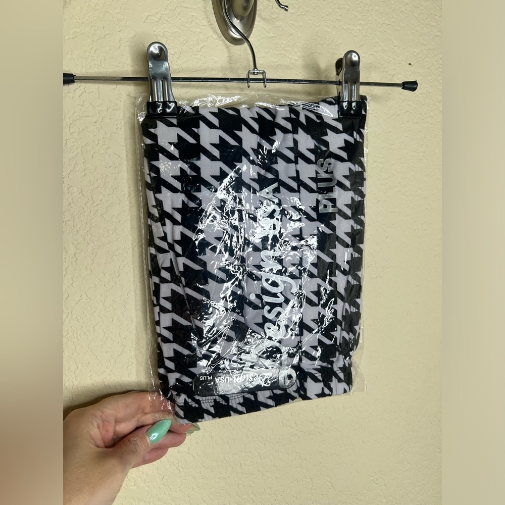 NTM: Brand New Design USA Black & White Houndstooth Print Leggings Sz 0X - Picture 5 of 7